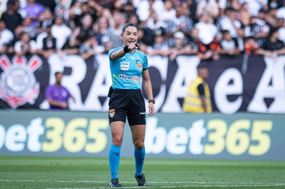 Daiane Muniz vai apitar Palmeiras x São Paulo (Foto: Ronaldo Barreto/Thenews2/Gazeta Press)