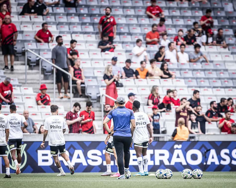 Santos e Athletico-PR jogaram pela última vez em 2023, pelo Brasileirão. (Foto: Divulgação/ Santos FC)