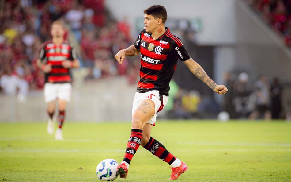 Fala de Ayrton Lucas após Flamengo x Lanús irrita torcedores: 'Ele acha'