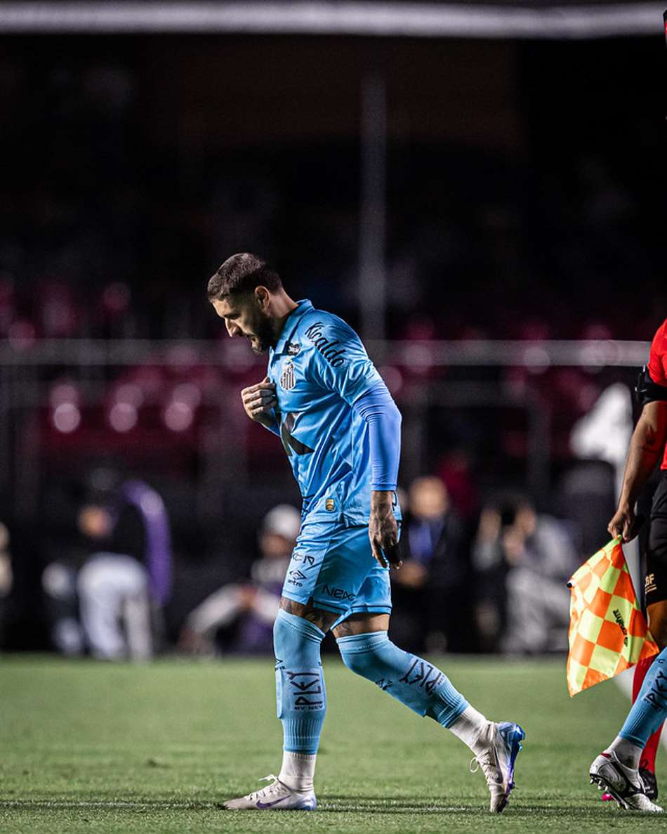Zé Rafael durante duelo entre o Santos e o Juventude, em 2025, no Morumbis. (Foto: Raul Baretta/ Santos FC)