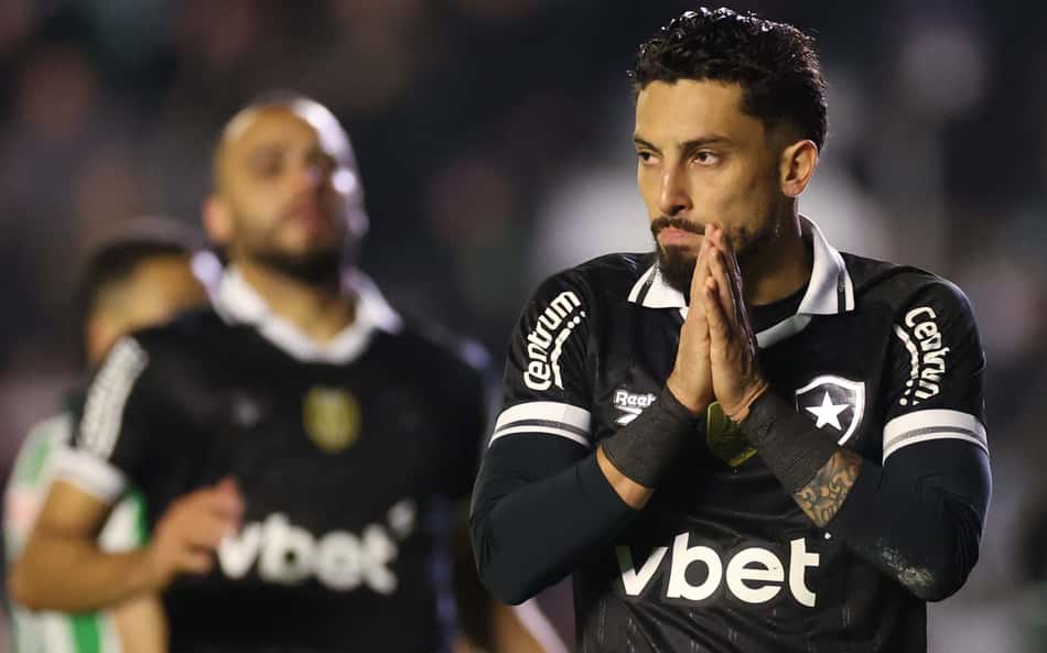 Alex Telles desabafa após derrota no clássico: "Não muda nada"