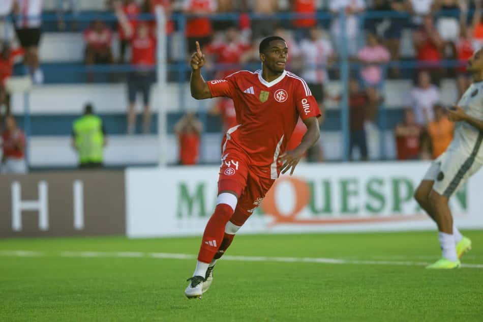João Victor, atacante do Internacional