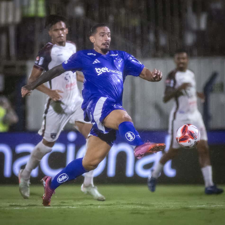 Chico da Costa em ação pelo Cruzeiro