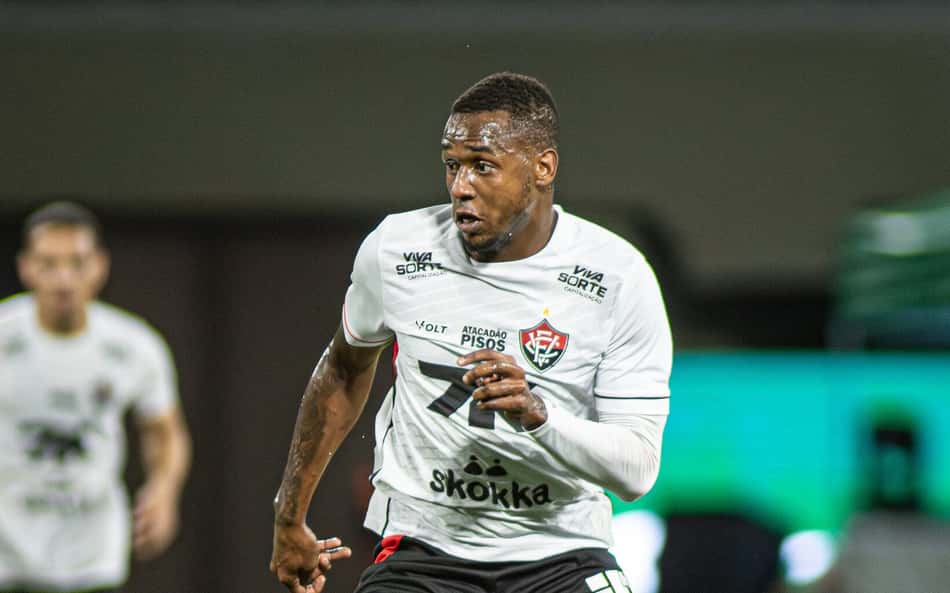 Jair Ventura antecipa titularidade de destaque do Vitória para pegar o Flamengo