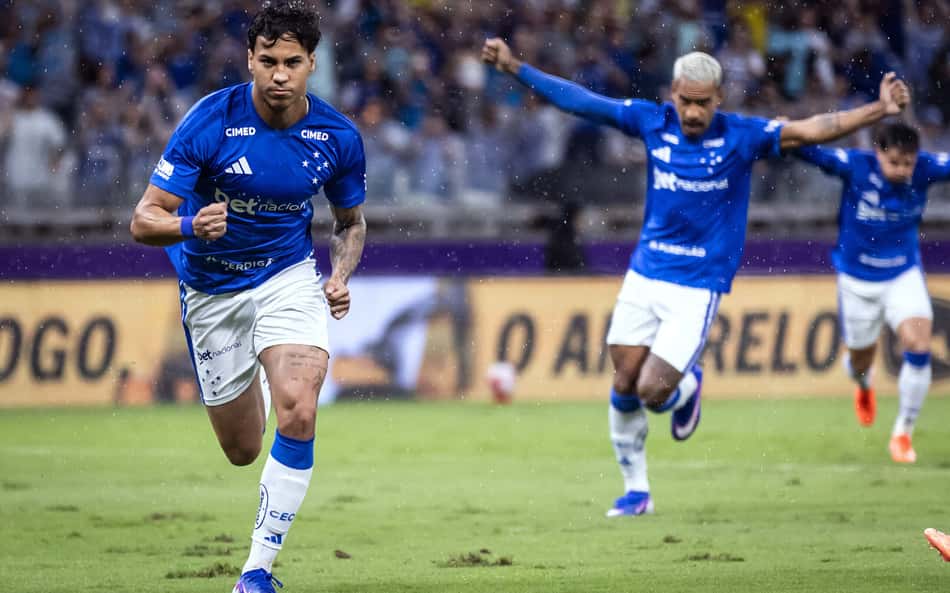 Cruzeiro vence clássico contra o América-MG e assume liderança de seu grupo no Mineiro