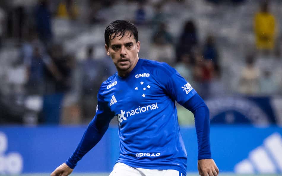 Fagner comemora vitória do Cruzeiro: 'Desempenho com equilíbrio'