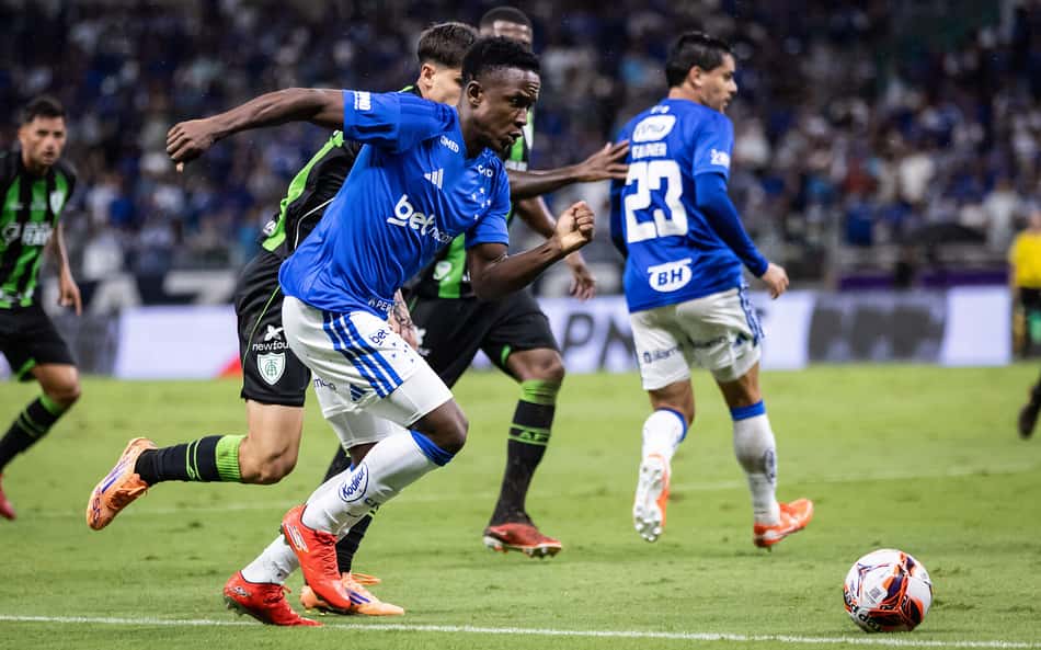 Sinisterra analisa estreia com Tite pelo Cruzeiro: 'Momento certo'
