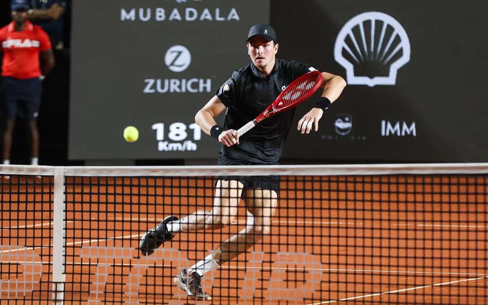 João Fonseca na derrota para o peruano Ignacio Buse nas oitavas do Rio Open (Foto: João Pires/Fotojump)