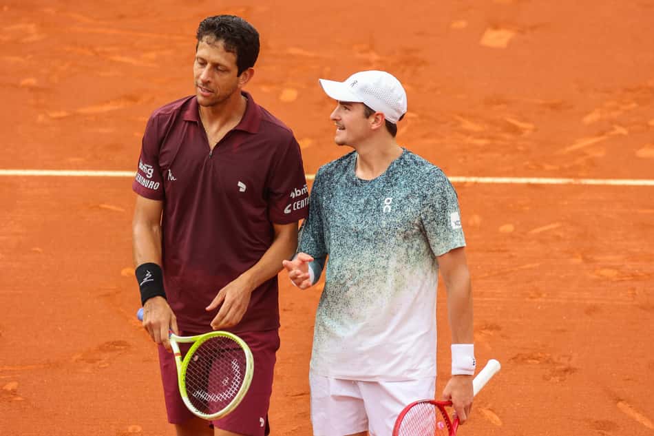 João Fonseca e Marcelo Melo em ação no Rio Open (Foto: Fotojump)