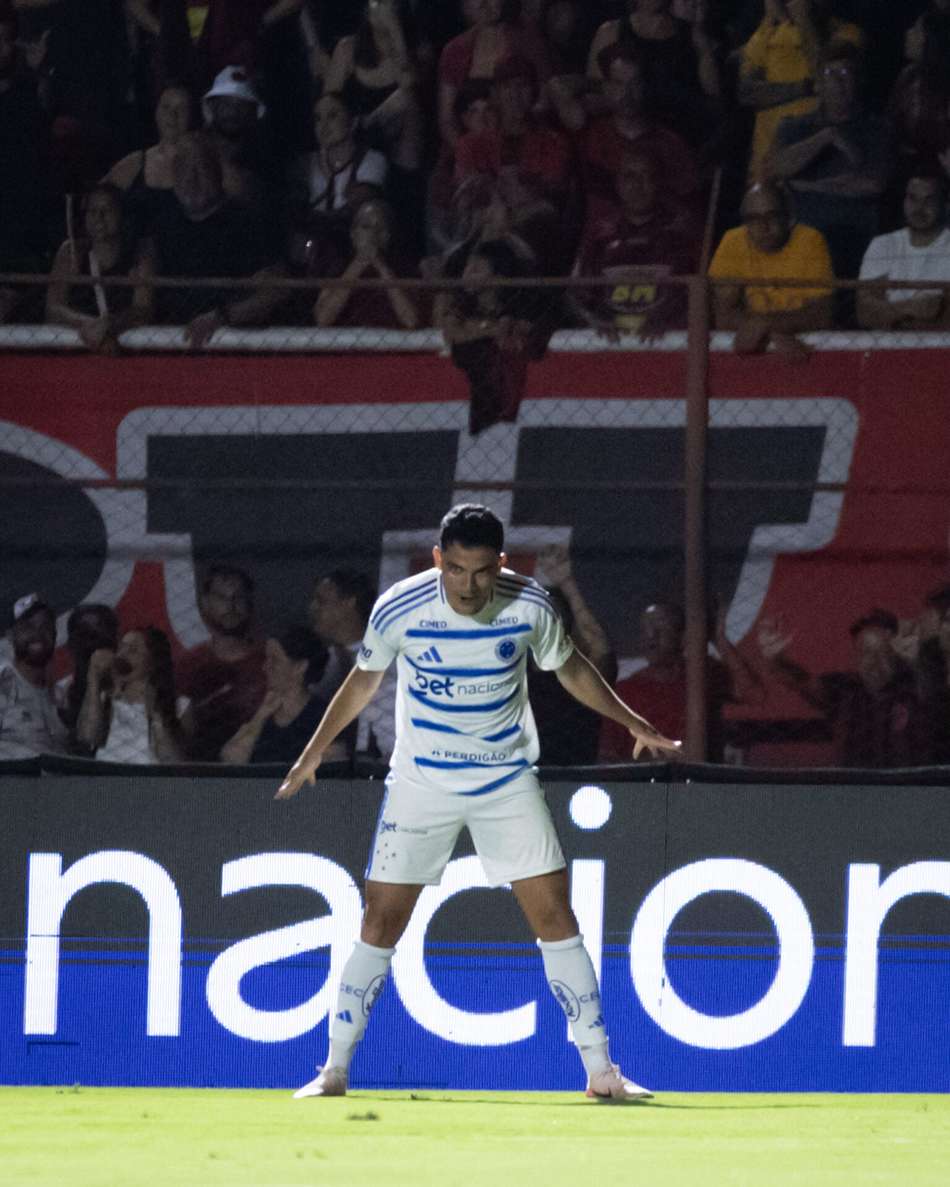 Bruno Rodrigues comemorando gol