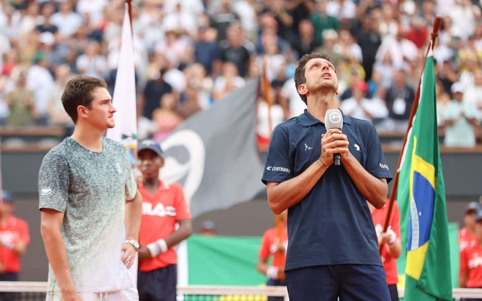 A emoção de Marcelo Melo na premiação do Rio Open (Foto: João Pires/Fotojump)