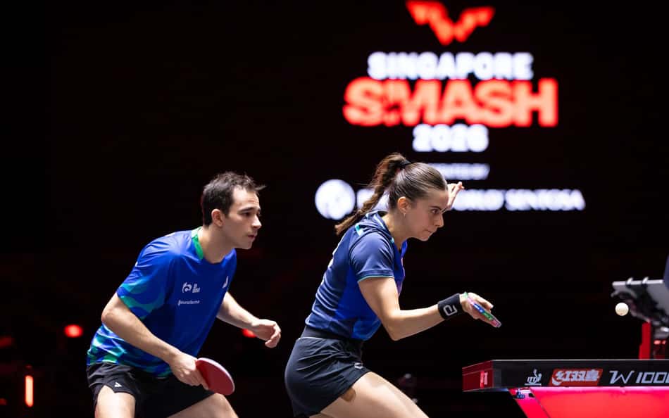 A dupla Hugo Calderano e Bruna Takahashi avançam às semifinais do WTT Singapura Smash 2026 (Foto: World Table Tennis)