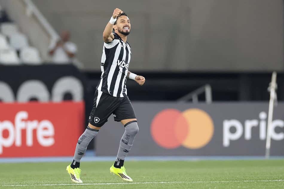 Alex Telles fez o primeiro gol do Botafogo contra o Nacional Potosí (Foto: Vítor Silva/Botafogo)