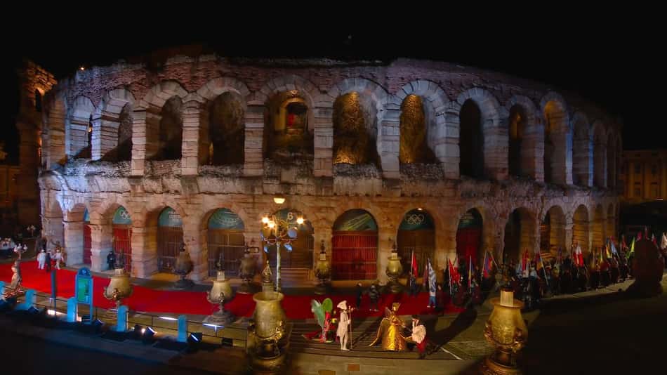 A Arena de Verona foi palco da cerimônia de encerramento das Olimpíadas de Inverno (Foto: Reprodução X/@JogosOlimpicos)