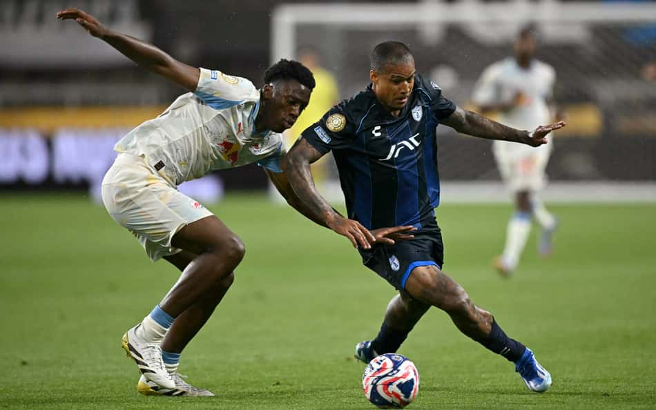 Estrangeiros se chocam com ex-Flamengo e Fluminense: 'Que jogador'