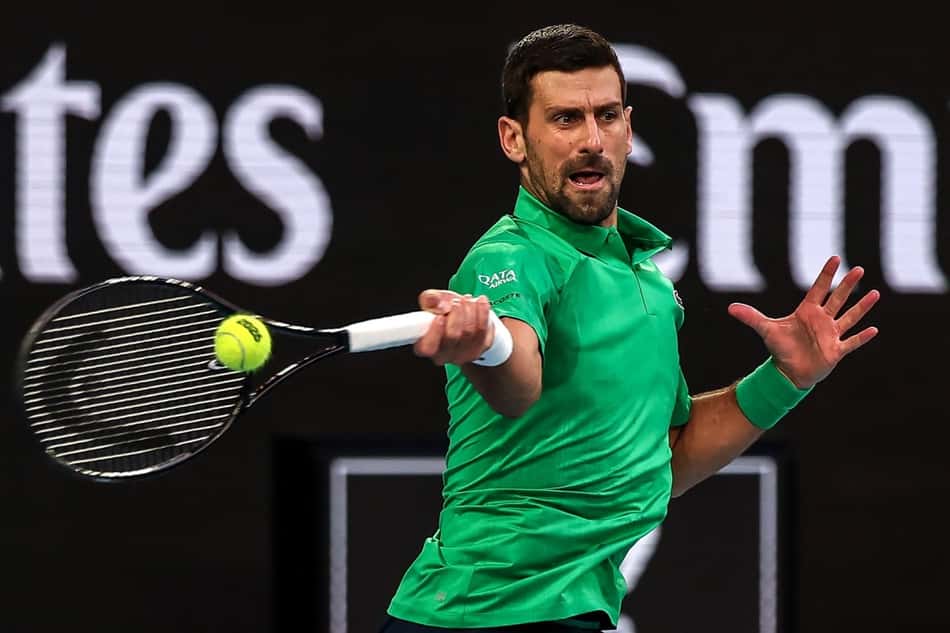 O sérvio Novak Djokovic na final do Australian Open contra o espanhol Carlos Alcaraz (Foto: by IZHAR KHAN / AFP)
