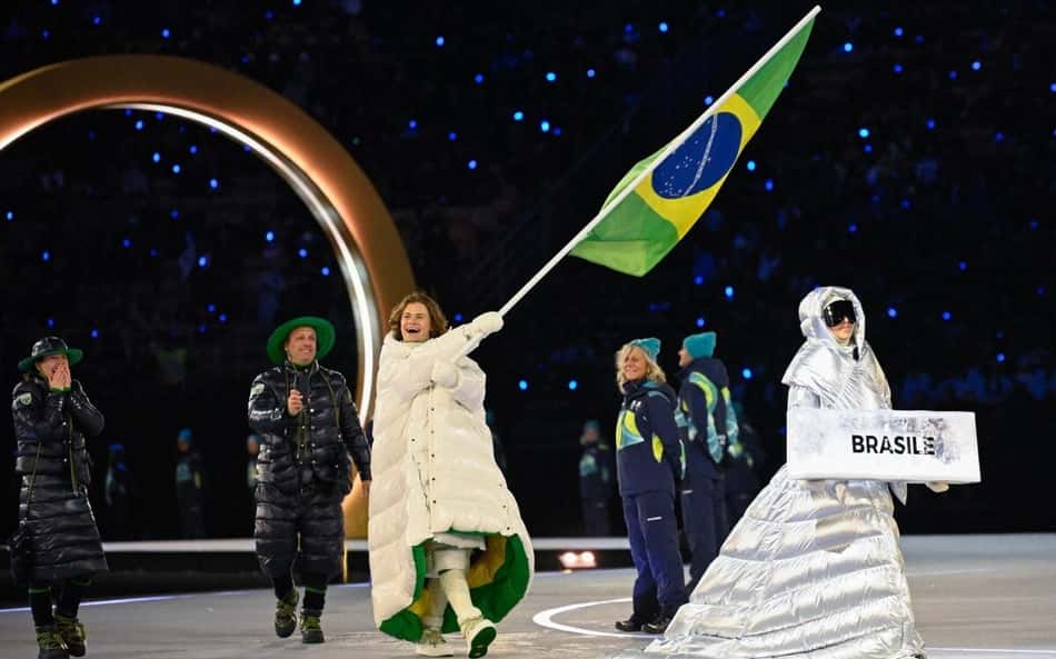 Passinho, mortal e carisma: Veja como foi o desfile do Brasil nas Olimpíadas de Inverno
