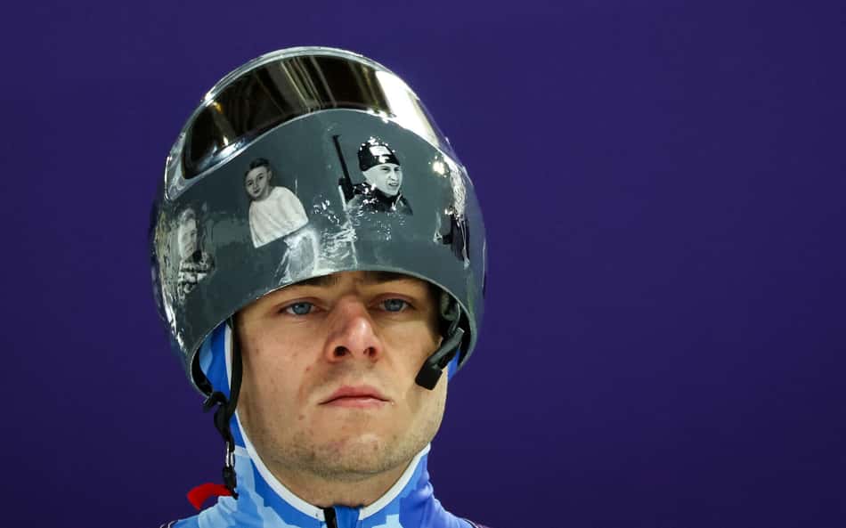 Atletas ucranianos de luge homenageiam compatriota desclassificado