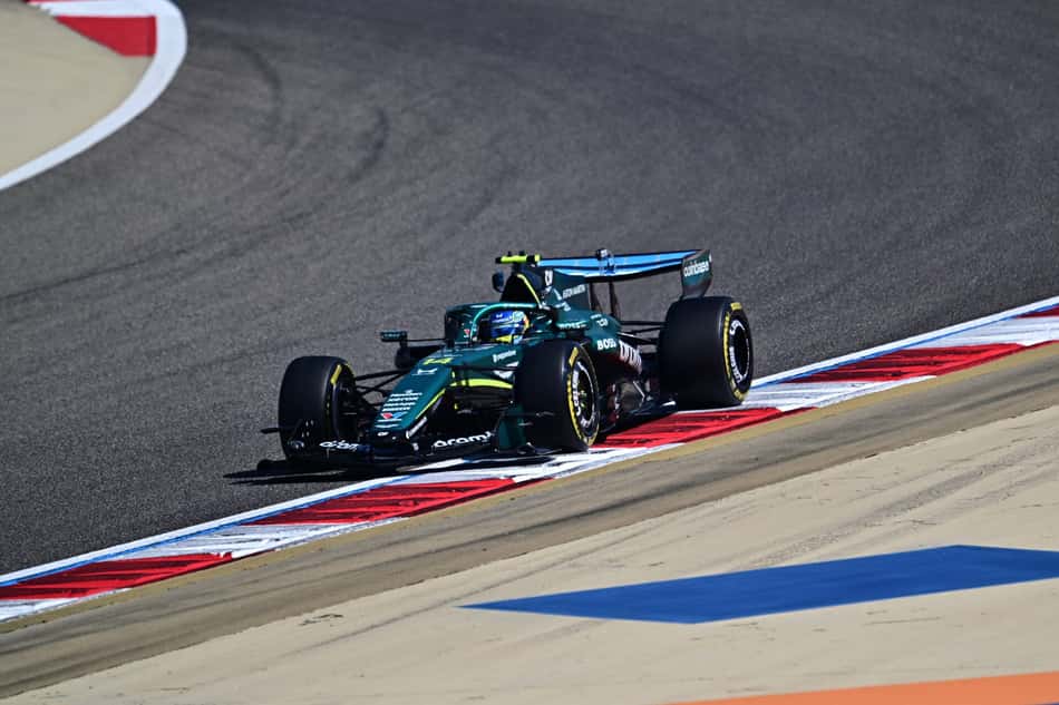 Fernando Alonso no primeiro dia dos testes de pré-temporada da Fórmula 1 no Circuito Internacional do Bahrein, em Sakhir, em 18 de fevereiro de 2026 (Foto: Giuseppe Cacace/AFP)