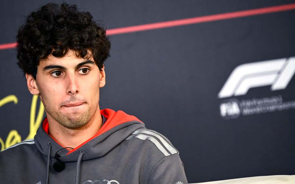 Bortoleto minimiza críticas de Alonso sobre carros da F1 2026: 'Belo desafio'