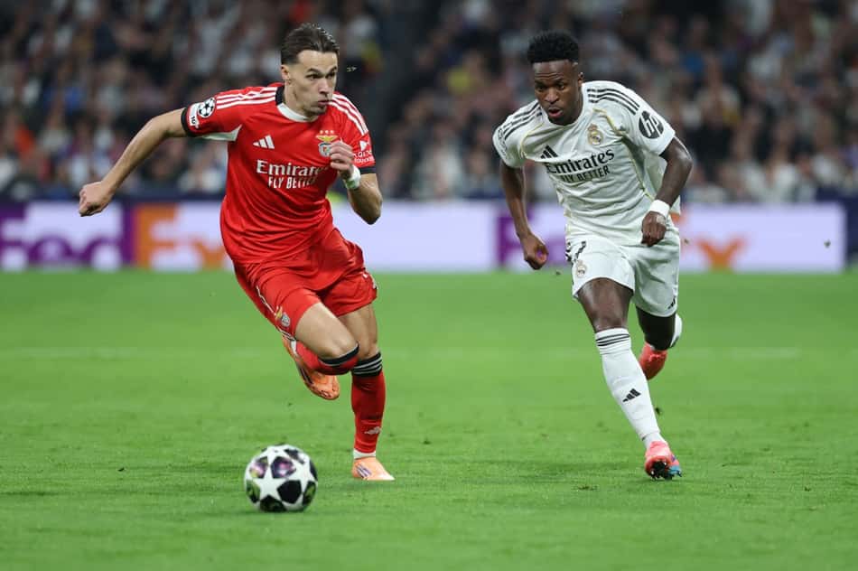 Vini Jr em ação no duelo entre Real Madrid x Benfica (Foto: Thomas Coex/AFP)