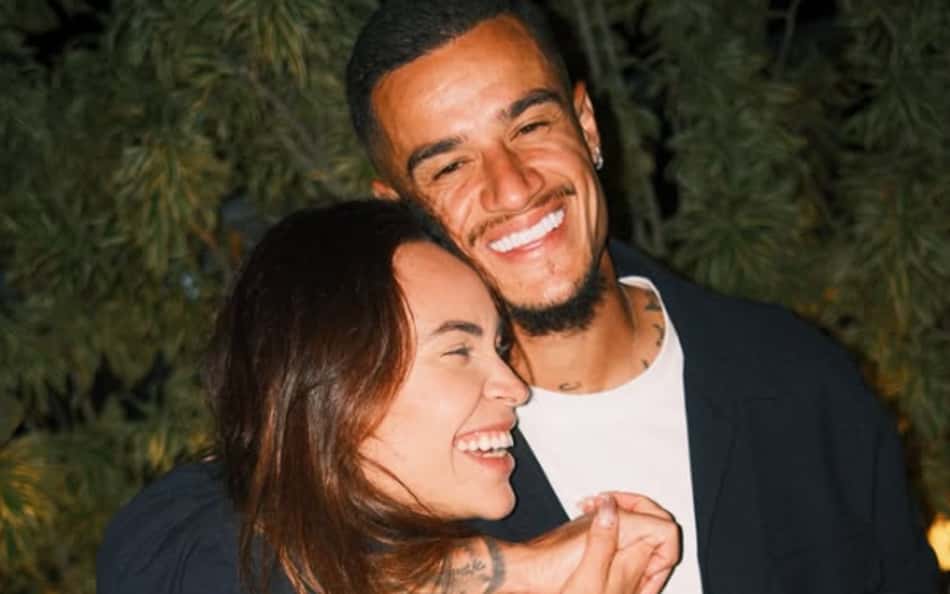Ainê Coutinho nega suposta crise no casamento e esclarece polêmica com Carnaval