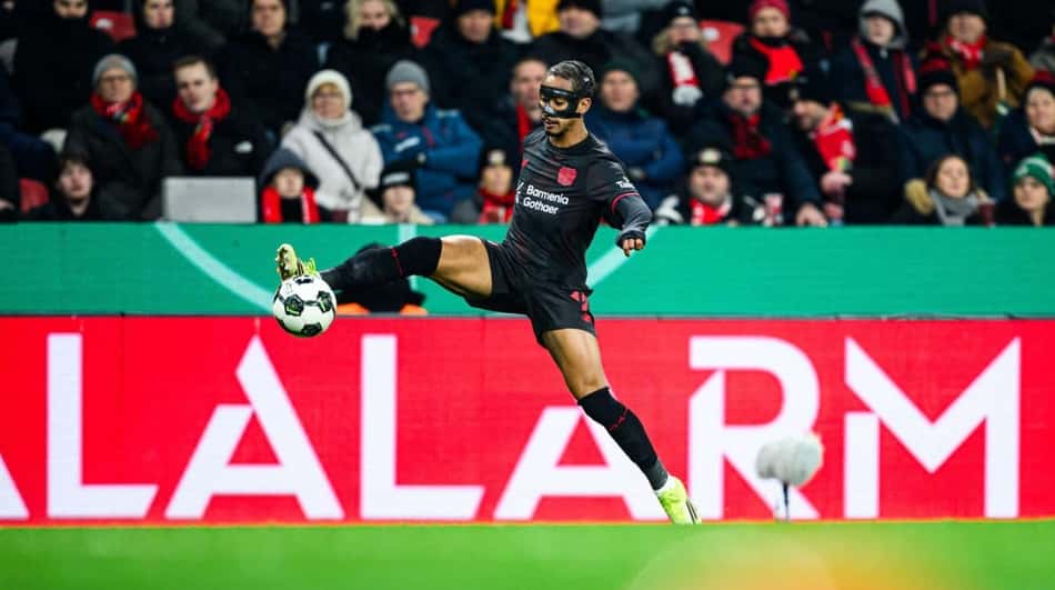 Arthur em ação pelo Bayer Leverkusen na Champions League (Foto: Reprodução/Bayer Leverkusen)