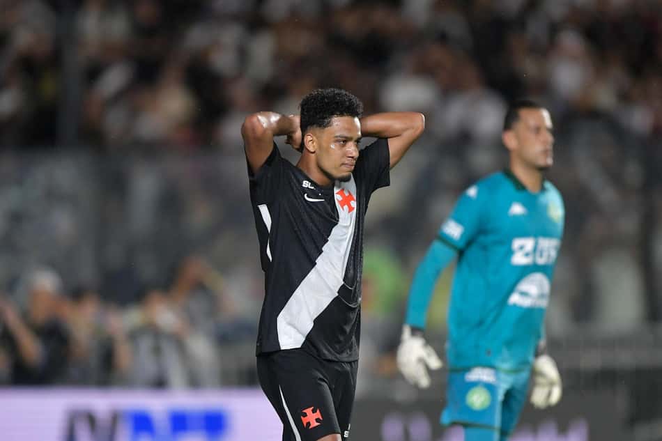 Brenner perde chance clara em Vasco x Chapecoense (Foto: Thiago Ribeiro/AGIF/GazetaPress)