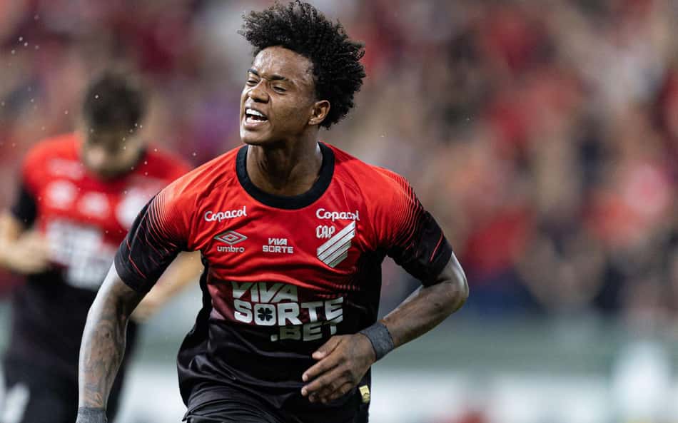 Athletico aumenta multa e blinda joia de times brasileiros