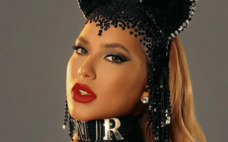 Virginia usa coleira com nome de Vini Jr em look de Carnaval, e jogador comenta