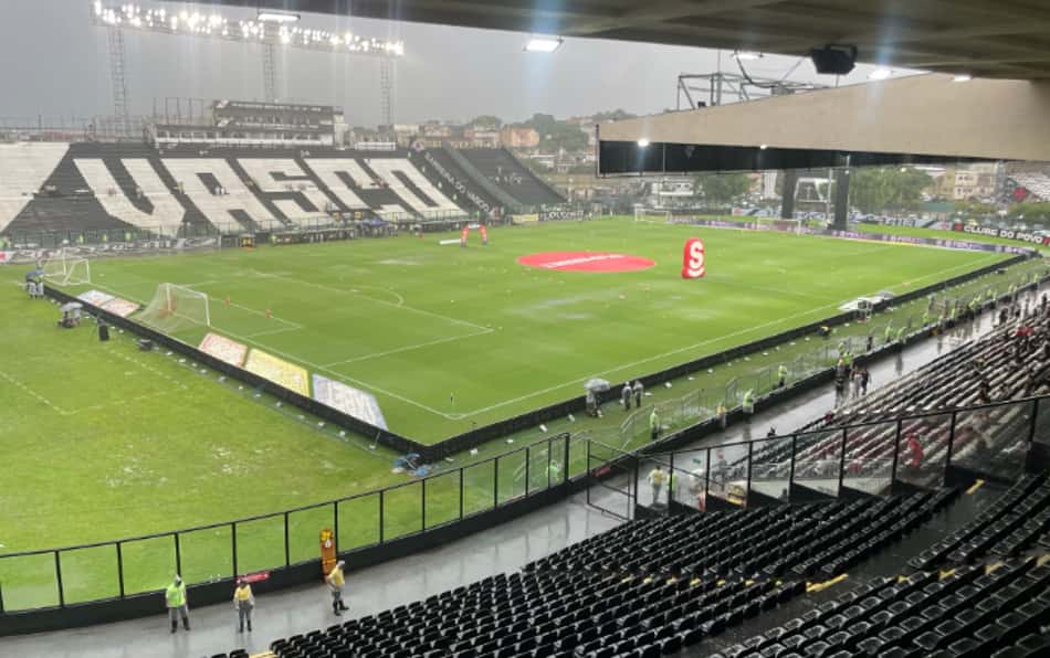Campeonato Carioca: condições climáticas atrasam início de Vasco x Botafogo