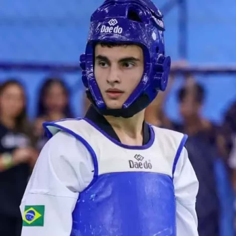 Cauã Batista representando o Brasil (Foto: Reprodução/Instagram)