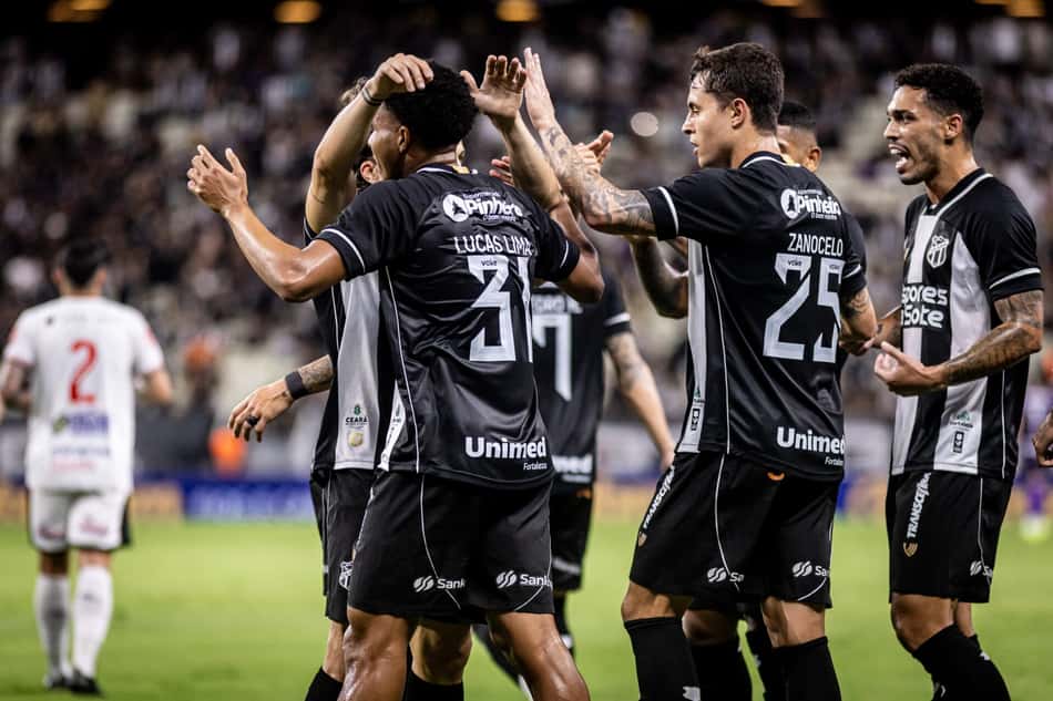 Jogos de hoje: jogadores do Ceará comemoram gol durante partida contra o Primavera pela Copa do Brasil