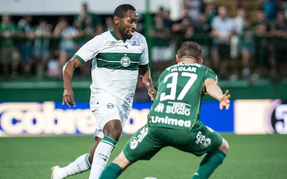 Tinga fala em ascensão do Coritiba e vislumbra vaga na Libertadores