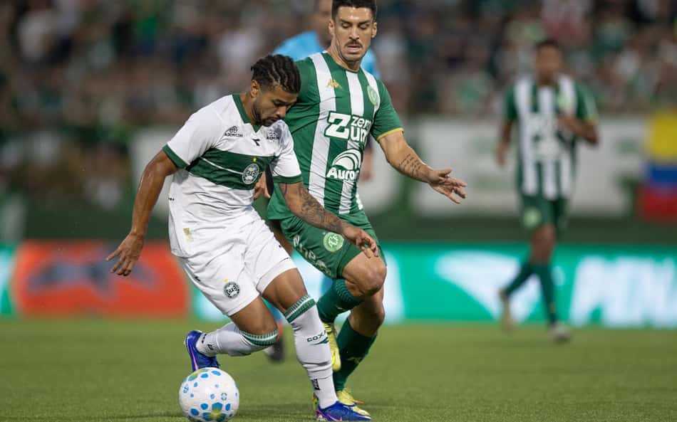 Brasileirão: Chapecoense sai atrás e busca empate no fim contra o Coritiba