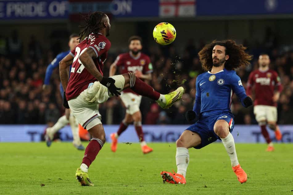 Marc Cucurella em ação pelo Chelsea (Foto: Adrian DENNIS / AFP)