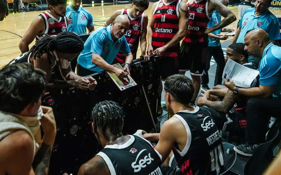 Nacional bate Flamengo e garante liderança no Grupo B da BCLA