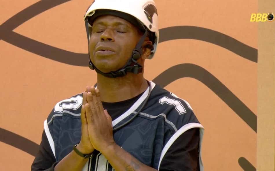 Globo toma decisão sobre contrato e cachê de Edilson após expulsão no BBB