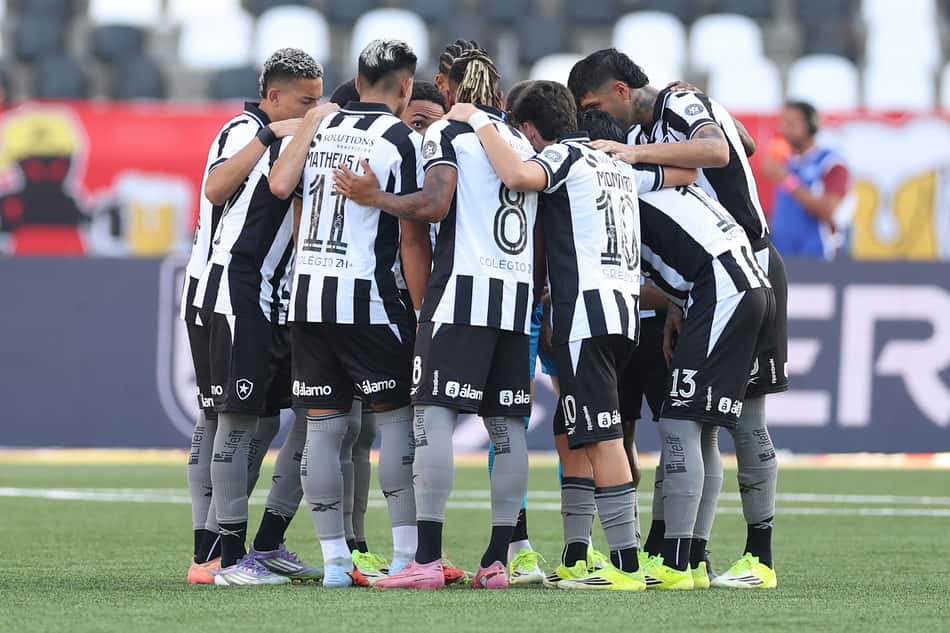 Elenco do Botafogo reunido antes do jogo contra o Flamengo