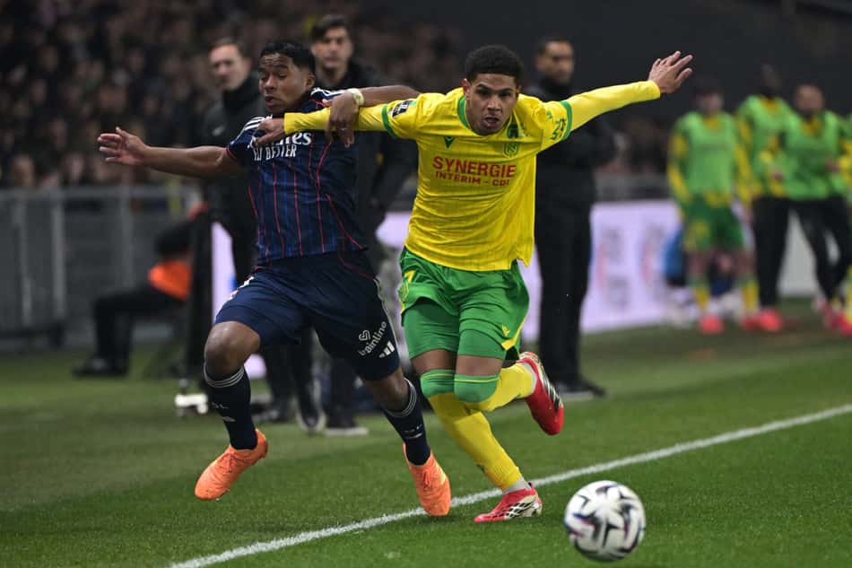 Endrick foi expulso após disputar bola com Tabibou em Nantes x Lyon