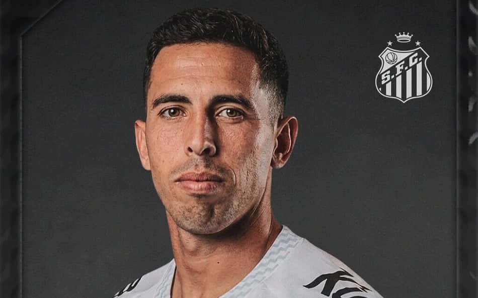 Santos acerta com volante após queda de transfer ban e confirma quinto reforço