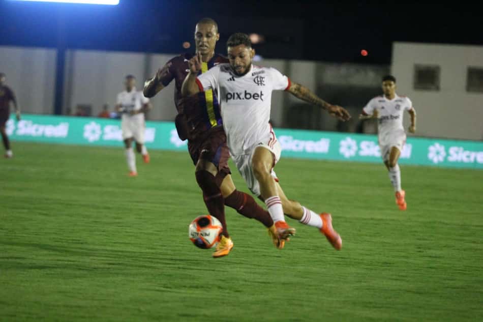Flamengo e Madureira em campo pelo Carioca de 2025 (Foto: Paulo Sergio Souza Xavier/AGIF/Gazeta Press)