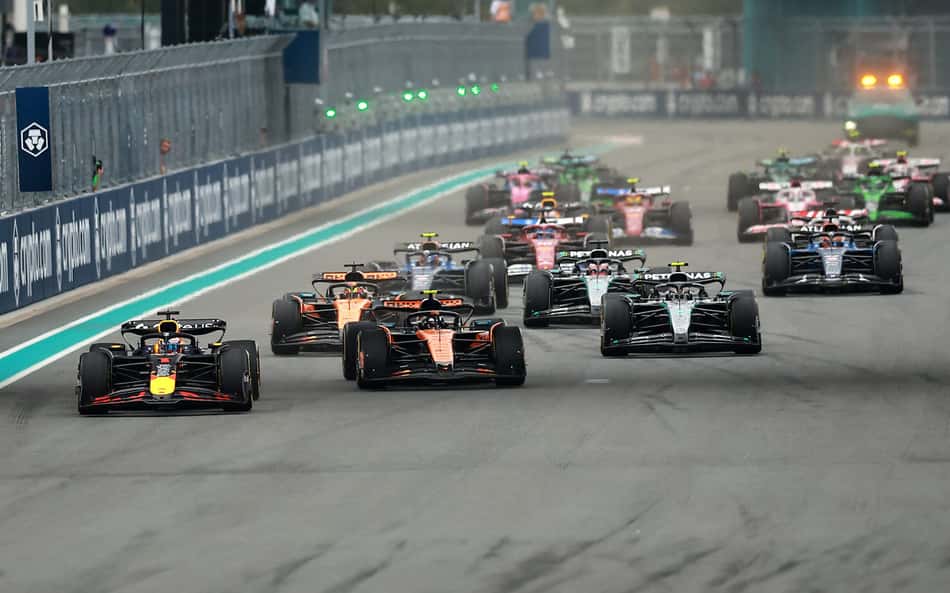 Largada do GP de Miami da Fórmula 1 (Foto: Hector Vivas / GETTY IMAGES NORTH AMERICA / Getty Images via AFP)