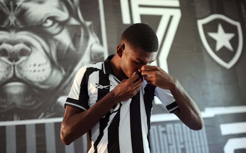 Botafogo regulariza primeiros reforços após transfer ban e ganha opções no elenco