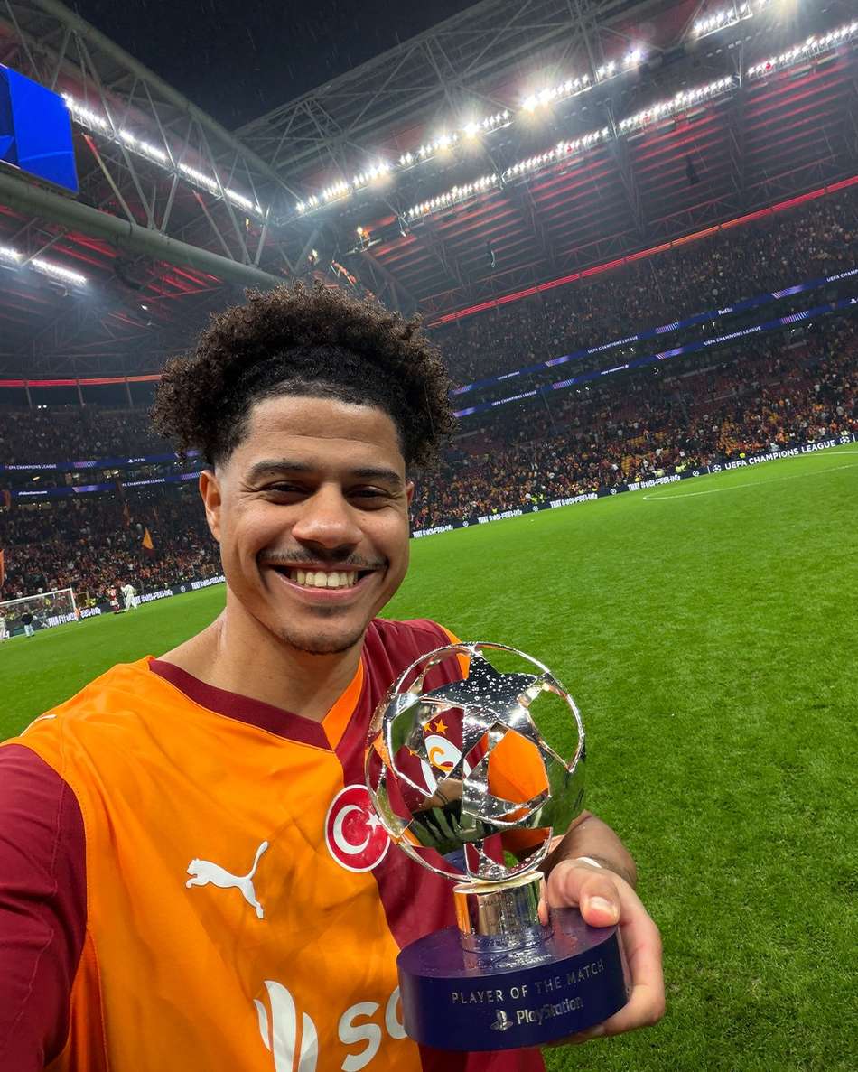 Gabriel Sara comemora vitória do Galatasaray sobre a Juventus pela Champions League (Foto: Divulgação/UEFA)