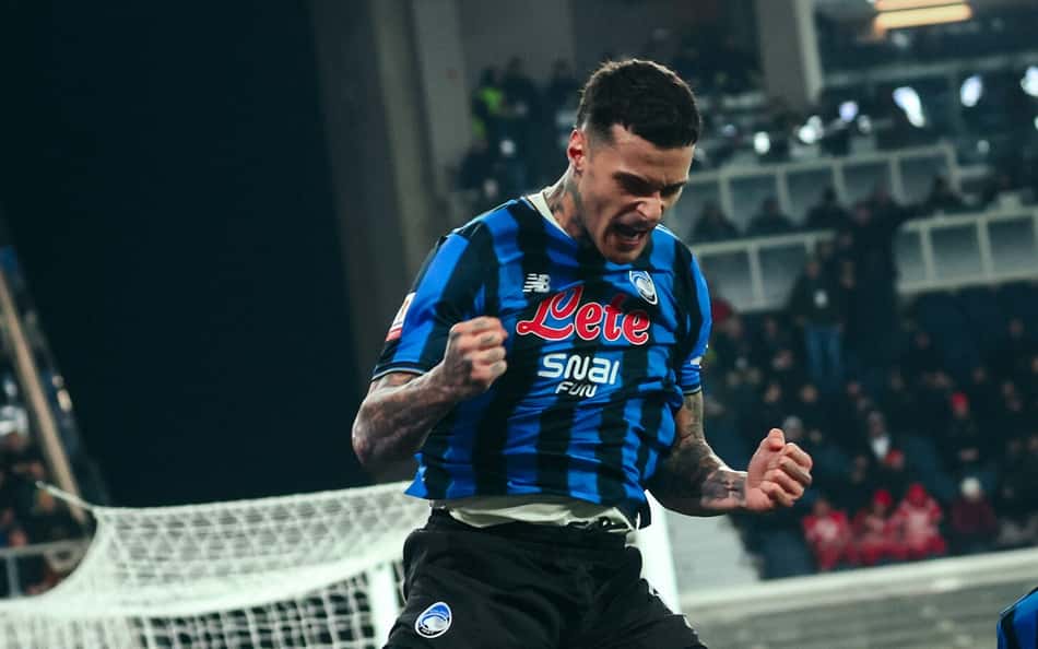 Gianlucca Scamacca comemorando o primeiro gol marcado no duelo entre Atalanta x Juventus (Foto: Reprodução/X)