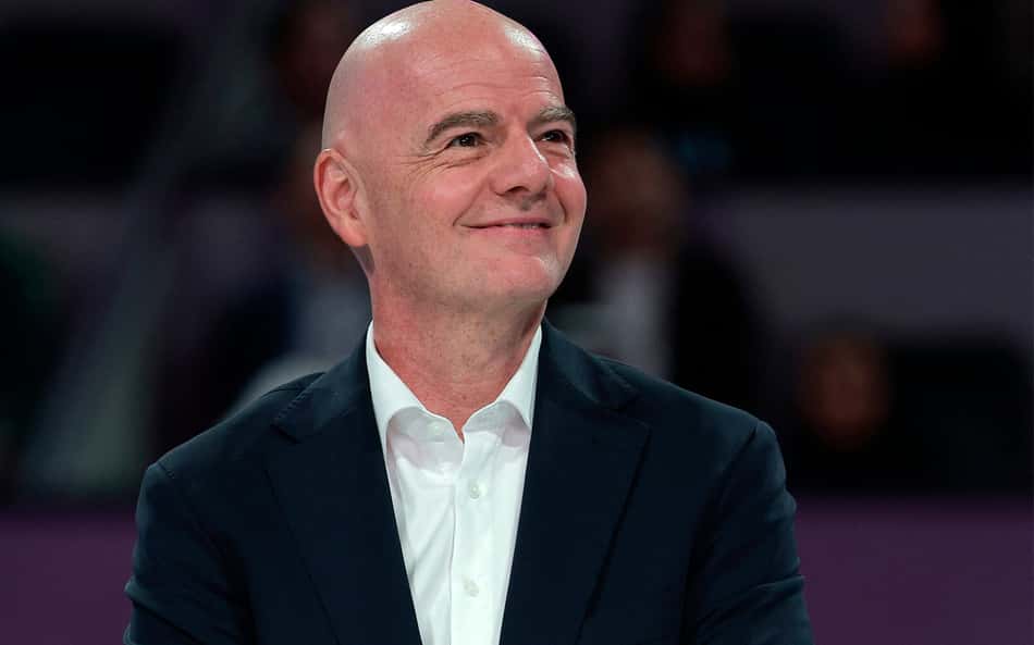 Presidente da Fifa defende preços e garante Copa do Mundo com ingressos esgotados