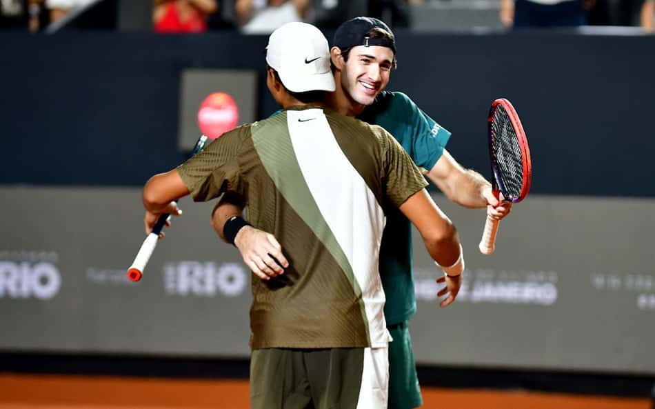 Lesão de Guto Miguel gera tensão, mas vitória com Heide fecha com brilho primeiro dia de Rio Open