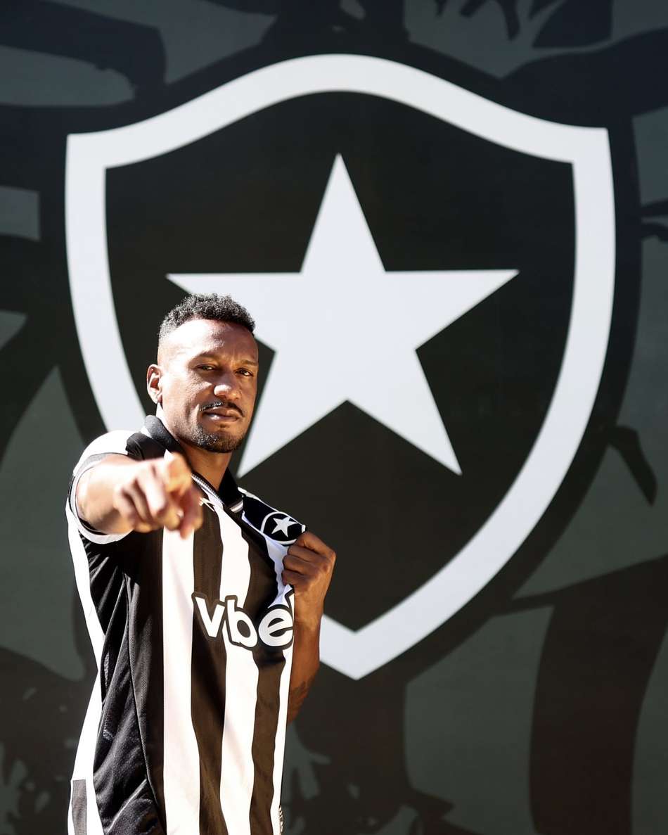 Edenílson é o novo reforço do Botafogo (Foto: Vítor Silva/Botafogo)