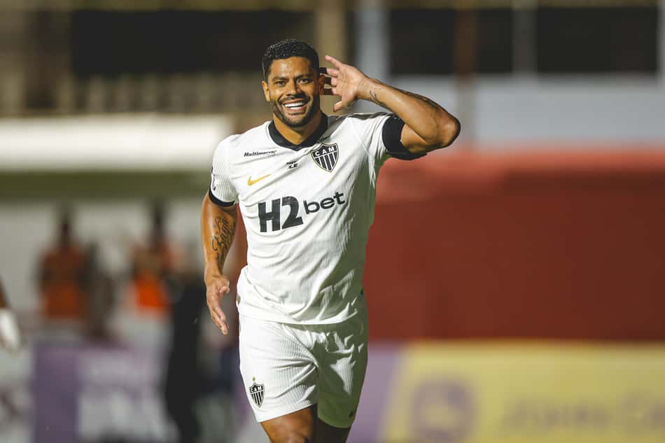 Hulk comemora hat trick contra o Itabirito (Foto: Pedro Souza / Atlético)